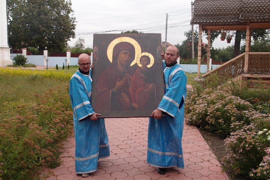 Празднование иконы Божией Матери, именуемой "Троеручица" 2012